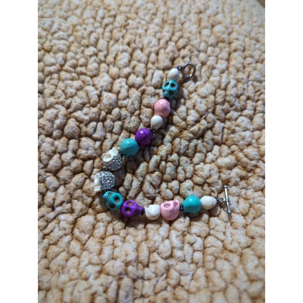 Multicolored‎ skull bead bracelet